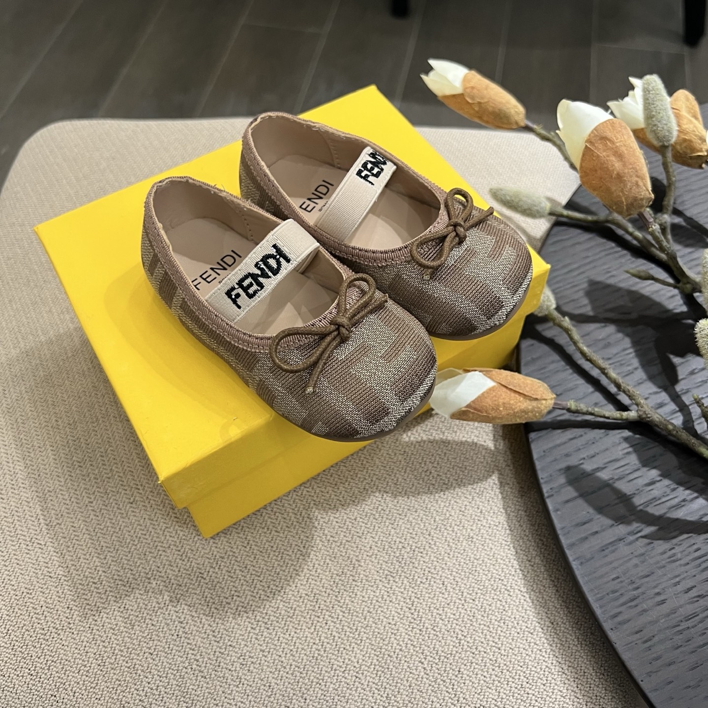 Children's shoes child